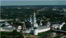 Лавра - действующий
мужской монастырь,
находится
в городе Сергиев Посад
в 71 км к северу от Москвы
по Ярославскому шоссе.
Основана в 1337 г.
преподобным
Сергием Радонежским.
