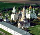 В 1799 г.
епископ переехал в Тулу.
Ариерейский дом освободился,
в него был переведен
Богоявленский монастырь
из Голутвина.
На новом месте
он стал именоваться
Ново-Голутвиным.