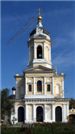 Храм во имя
Василия Великого,
Григория Богослова
и Иоанна Златоуста
был устроен в колокольне
над западными воротами монастыря.