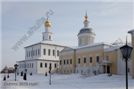Храм преподобного
Сергия Радонежского
(справа) построен
в 1828-1833 гг.
на месте прежнего,
основанного в XV в.